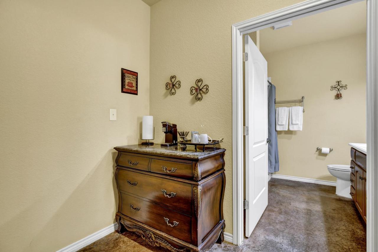 פרדריקסברג Romantic Oasis With Hot Tub Near Fred And Wineries! מראה חיצוני תמונה