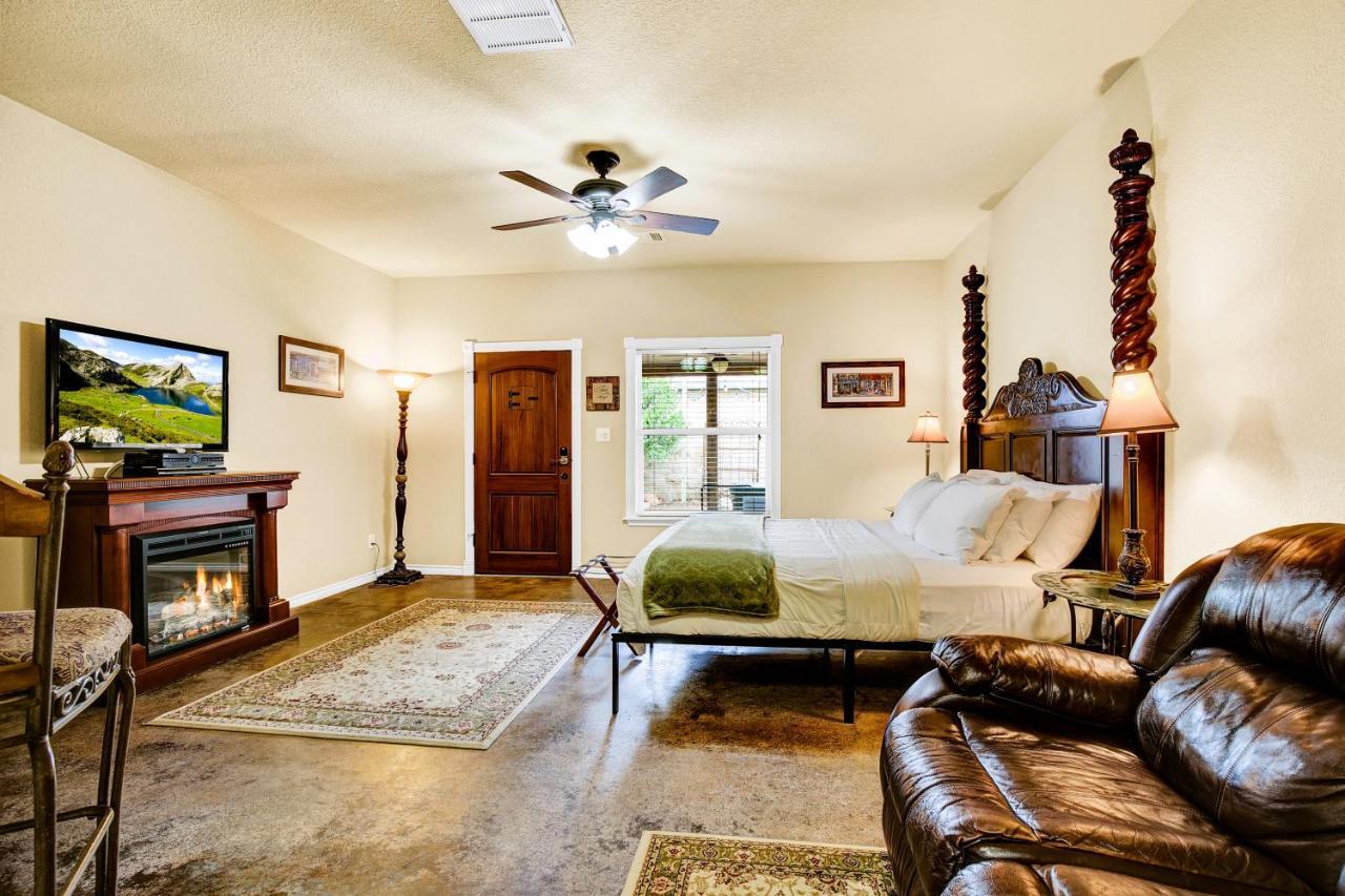 פרדריקסברג Romantic Oasis With Hot Tub Near Fred And Wineries! מראה חיצוני תמונה