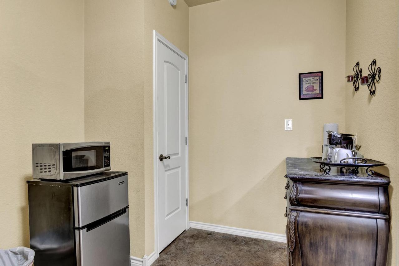 פרדריקסברג Romantic Oasis With Hot Tub Near Fred And Wineries! מראה חיצוני תמונה